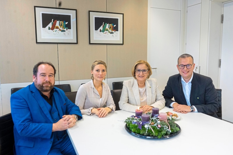 Taking up the cudgels for living traditions: Pollster Haselmayer, educator Steinböck, Governor Mikl-Leitner, ÖVP manager Zauner (from left) (Bild: VPNÖ)