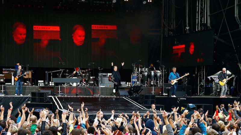 Das bislang letzte Konzert am Salzburger Residenzplatz: Im Sommer 2016 heizte Herbert Grönemeyer tausenden begeisterten Fans ein. (Bild: Gerhard Schiel)