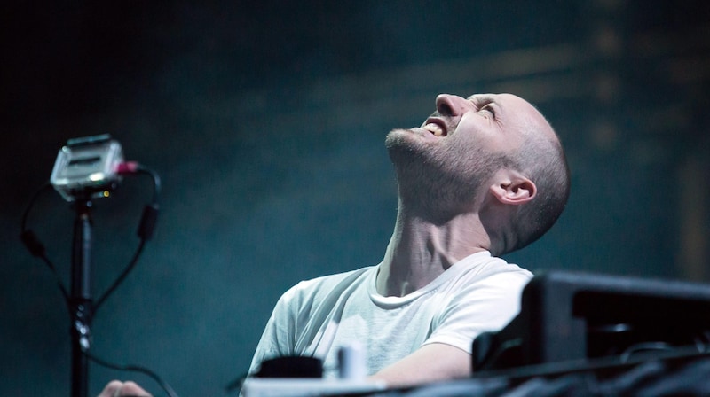 Star-DJ Paul Kalkbrenner legt im Mai 2025 am Residenzplatz auf. (Bild: BALAZS MOHAI)