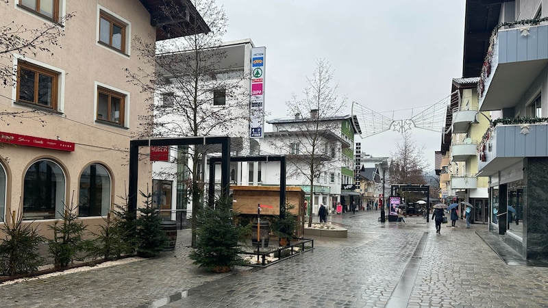 Here, in the new part of the street, one store is empty, in the rest four. A meeting zone is also to be created there. (Bild: ZOOM Tirol)