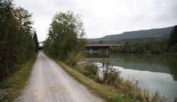 Hier, auf dem Treppelweg in Hallein an der Salzach, passierte der Vorfall im September 2023. (Bild: Tröster Andreas)