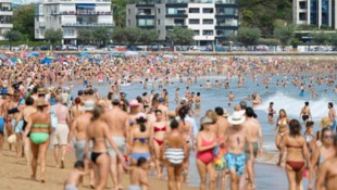 Die Daten, die Spanien-Urlauber ab sofort angeben müssen, bleiben drei Jahre lang gespeichert. (Bild: EPA)