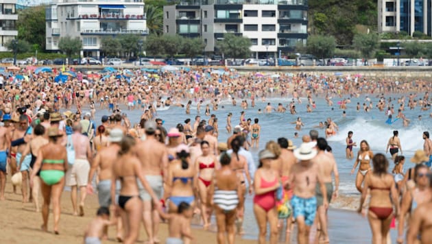 The data that holidaymakers in Spain must provide with immediate effect will be stored for three years. (Bild: EPA)