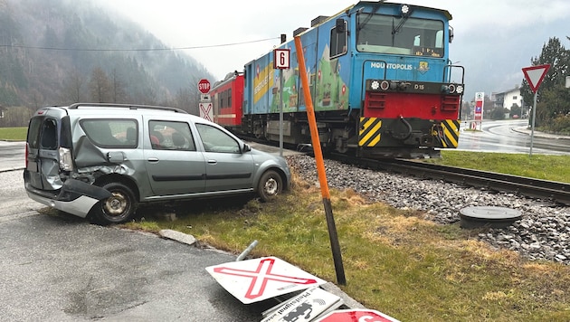 The rear of the car was damaged, the driver escaped lightly. (Bild: zoom.tirol)