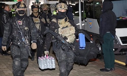 Südkoreanische Soldaten verlassen die Nationalversammlung in Seoul