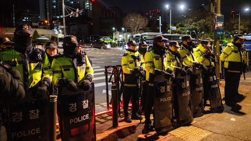 Polizei im Einsatz (Bild: AFP/Anthony Wallace)