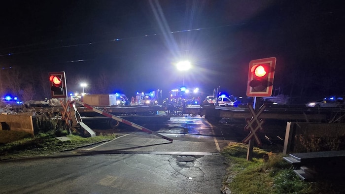 The accident happened at the level crossing near Foirach.