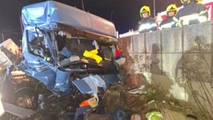 Bei dem Crash entstand ein immenser Sachschaden.