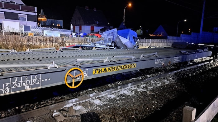 The accident happened at the level crossing near Foirach.