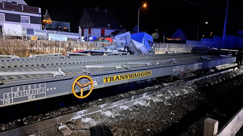 Am Bahnübergang bei Foirach geschah der Unfall. (Bild: FF Niklasdorf)