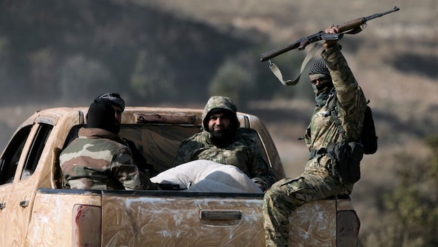 Jihadist fighters near Hama (Bild: AFP/Bakr Alkasem)