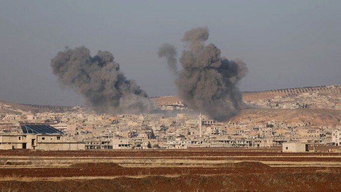 Rauch zwischen Aleppo und Hama