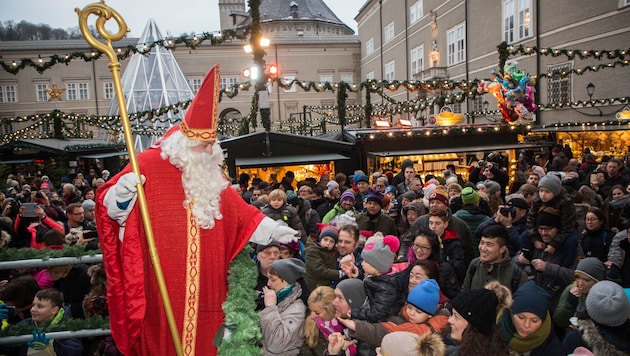 Der Nikolaus kommt mit Kinderkrampussen am Freitag. (Bild: Christkindlmarkt/neumayr)