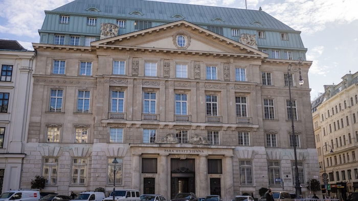 Die Signa hatte das historische Bankenhaus Am Hof von 2009 bis 2014 renoviert. Seither wird das ...