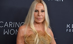 Auf Instagram zeigte sich Designerin Donatella Versace jetzt völlig verändert.