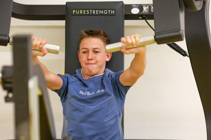 Niklas prepared for his Formula 4 entry with strength training at the Olympic Center in Linz.
