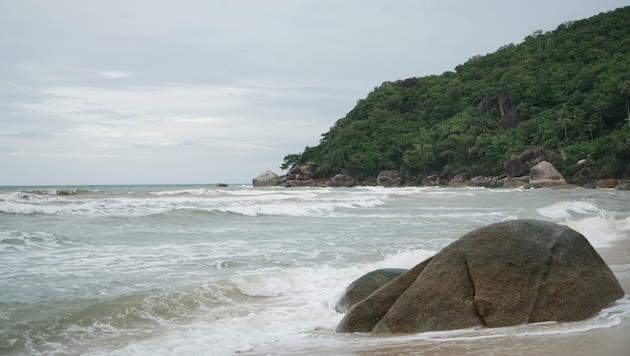 Dangerous weather conditions led to an unexpected wave surge, which may have taken the vacationer by surprise (symbolic image). (Bild: belavinstock - stock.adobe.com)