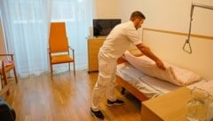 Pflege wird künftig als Schwerarbeit gelten. (Bild: Markus Tschepp)