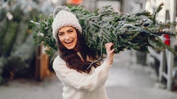 Rund 2,8 Millionen Bäume stehen jedes Jahr zu Weihnachten in österreichischen Haushalten. (Bild: stock.adobe.com/prostooleh)