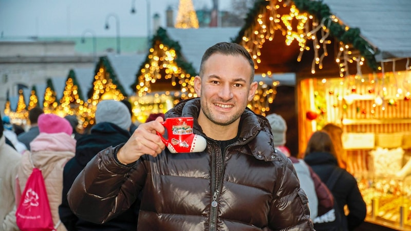 „Krone“-Redakteur Christoph Engelmaier bei der Punschverkostung. (Bild: Holl Reinhard/Reinhard Holl)