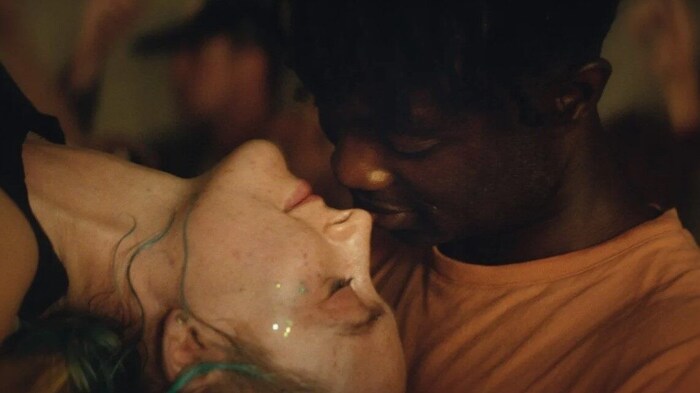 Auch Liebe spielte eine große Rolle in Ronas (Saoirse Ronan) Leben.