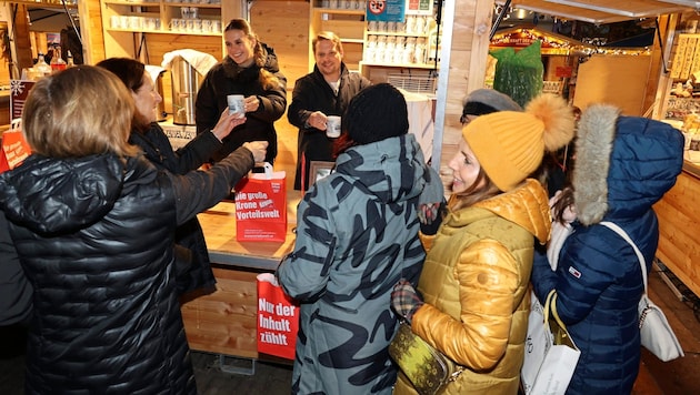 „Steirerkrone“-Chef vom Dienst Gerald Schwaiger hieß die „Krone“-Leser am Eisernen Tor willkommen. (Bild: Jauschowetz Christian/Christian Jauschowetz)