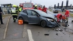 Feuerwehr, Rotes Kreuz und Polizei waren gefordert.  (Bild: FF Tillmitsch)