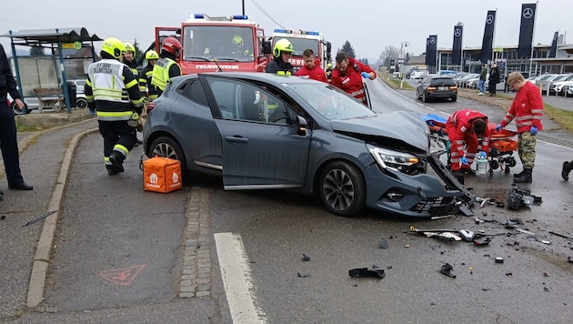 Feuerwehr, Rotes Kreuz und Polizei waren gefordert.  (Bild: FF Tillmitsch)