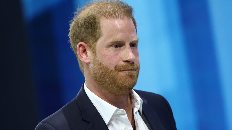 Prinz Harry erhält vom Verlag eine „substanzielle Entschädigung“ (Bild: APA/Getty Images via AFP/GETTY IMAGES/Michael M. Santiago)