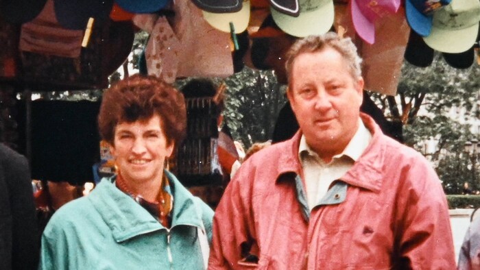 30 years ago, the couple was invited to Paris with other subscribers.