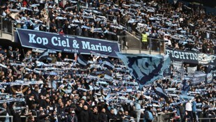 Ein sechsjähriger Bub wurde von seinem Lieblingsverein aus dem Stadion verbannt.