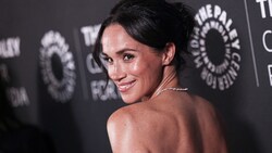 Herzogin Meghan funkelte bei einer Gala in Beverly Hills im Scheinwerferlicht. (Bild: APA/AFP/ETIENNE LAURENT)