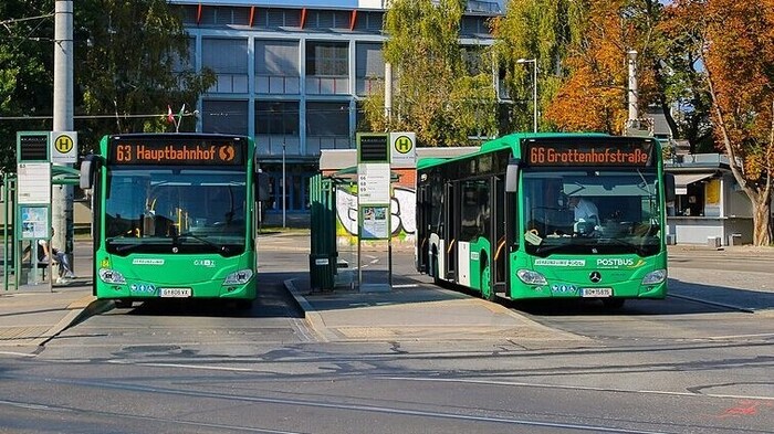 Hier beim Schulzentrum St. Peter krachte ein bewusstloser 81-Jähriger zunächst in ein ...