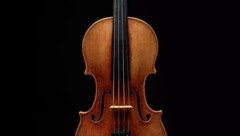 Das Instrument (Bild) ist anno 1714 vom berühmten Geigenbauer Antonio Stradivari angefertigt ...