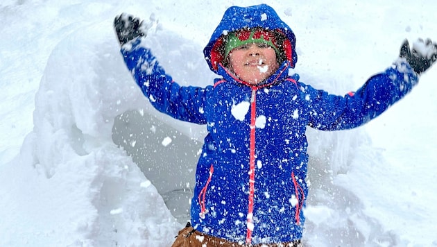 Besonders Kinder freuen sich über den Schnee (Bild: Evelyn Hronek/Hronek Eveline)