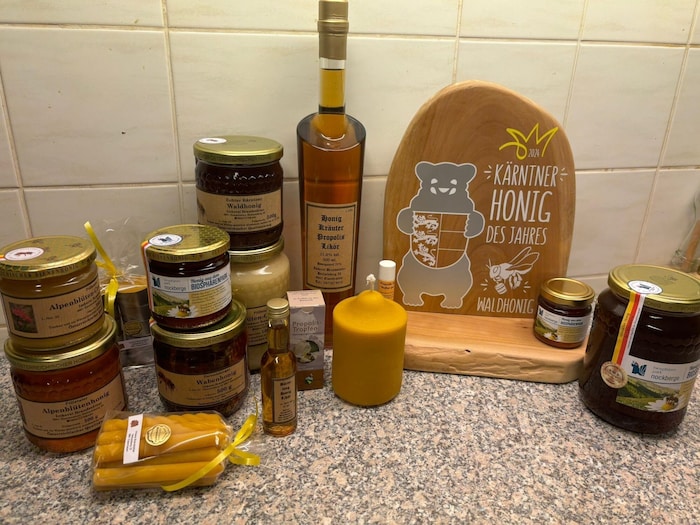 Traugott Brandstätter produziert Honig-Produkte. 