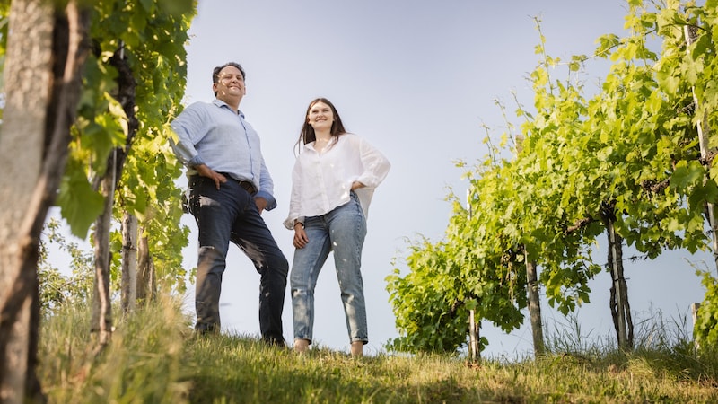 West Styrian winegrower Stefan Langmann and his daughter Verena have released their first "Große Reserven" this year. (Bild: Anna Stöcher)