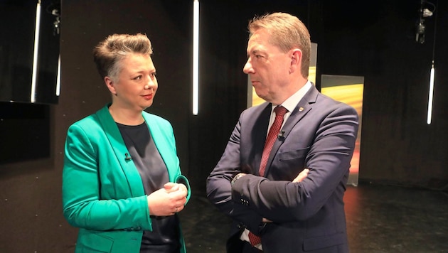 Olga Voglauer and Erwin Angerer disagree on more than just the issue of wind power. In the discussion about the survey, both sides do not hold back with cross shots. (Bild: Rojsek-Wiedergut Uta)