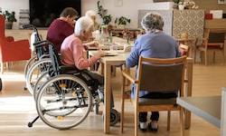 Die Gemeinden bleiben immer mehr auf den Kosten für die Seniorenheime sitzen.