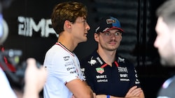 George Russell und Max Verstappen liegen im Clinch. (Bild: APA/AFP/GIORGIO VIERA)