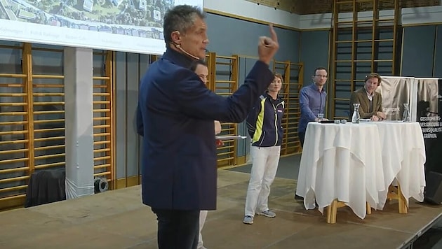 Presenter Armin Assinger lost his nerve at an event in Breitenfurt. (Bild: Screenshot YouTube.com/C 3 – Communications, Connecting, Consulting)