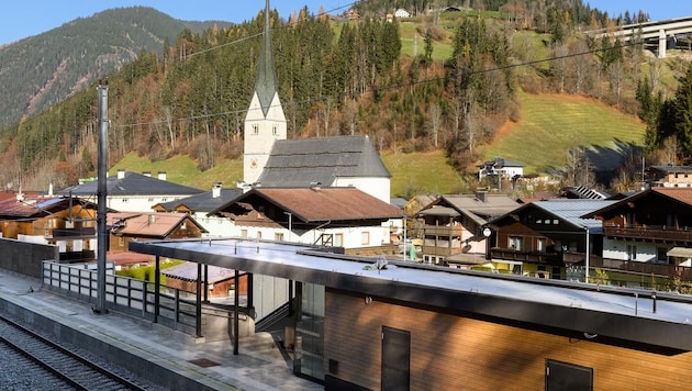 Der neue Bahnhof von Hüttau wird mit Fahrplanwechsel kommende Woche eröffnet. (Bild: (C) OEBB, Marktl Photography)