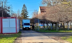 Das Tor zur Baustelle in Vitnyéd- Csermajor, durchgehend bewacht vom Security-Team.