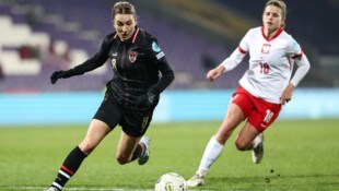 Barbara Dunst (l.) verletzte sich im Spiel gegen Polen.