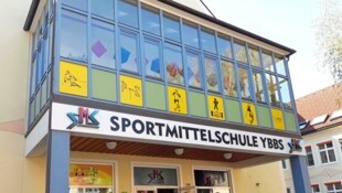 Kritik nach Magazin-Verteilung in der Sportmittelschule in Ybbs. (Bild: zVg)