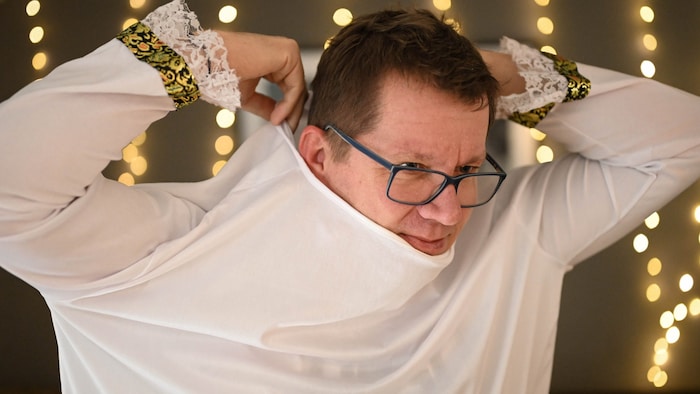 The alba is thrown on