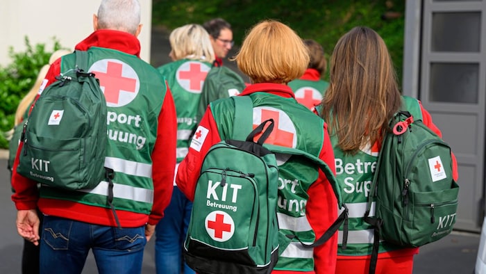 In crises, you can count on 285 Red Cross employees and 400 volunteers from the country.