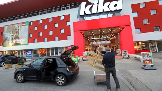 The sale at Kika/Leiner has already begun. All stores are to be empty and closed by the end of January. However, many customers are very displeased about the bankruptcy. (Bild: Jöchl Martin/Krone KREATIV)