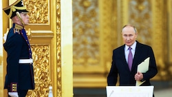 Hauptsache Gold, scheint das Motto von Wladimir Putin zu sein. (Bild: ASSOCIATED PRESS)