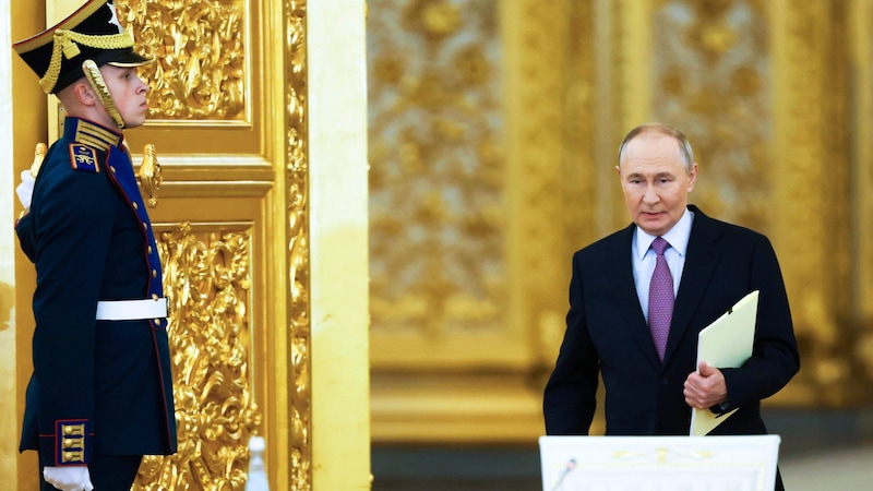 Kreml-Zar Wladimir Putin spielt ein böses Spiel. (Bild: ASSOCIATED PRESS)